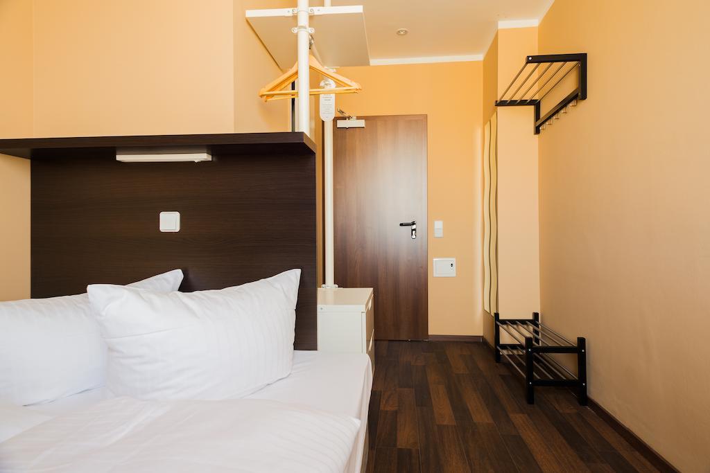 Apple City Hotel Berlin Room photo