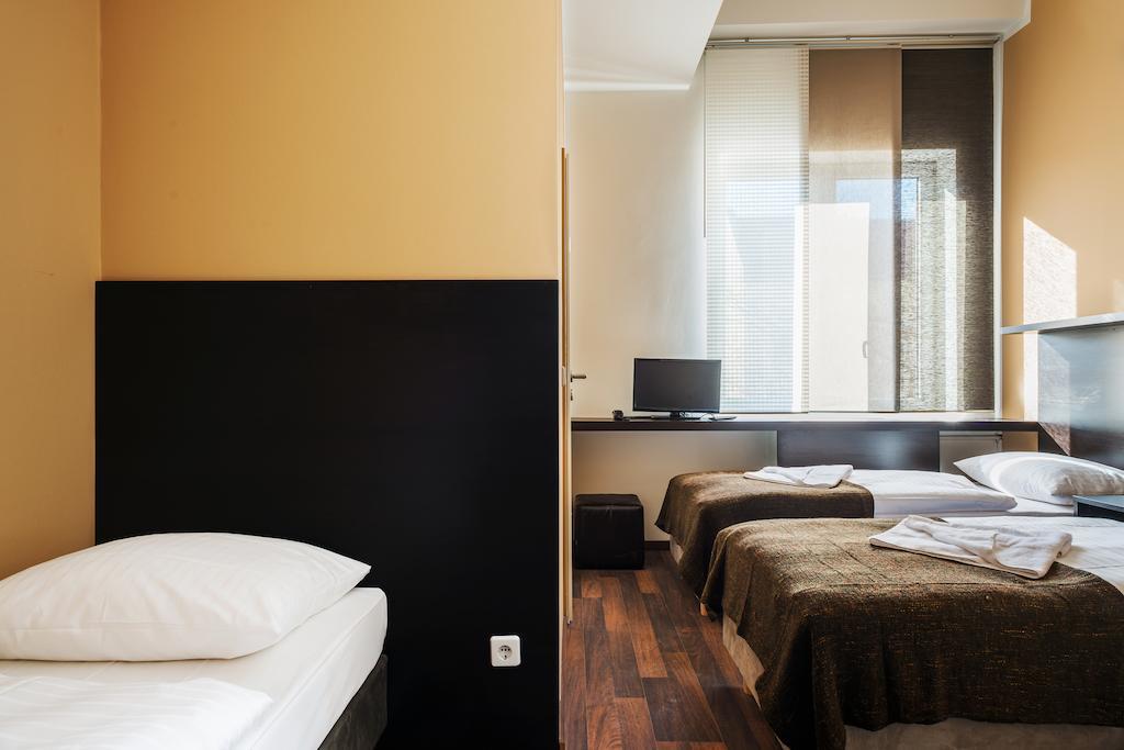 Apple City Hotel Berlin Room photo