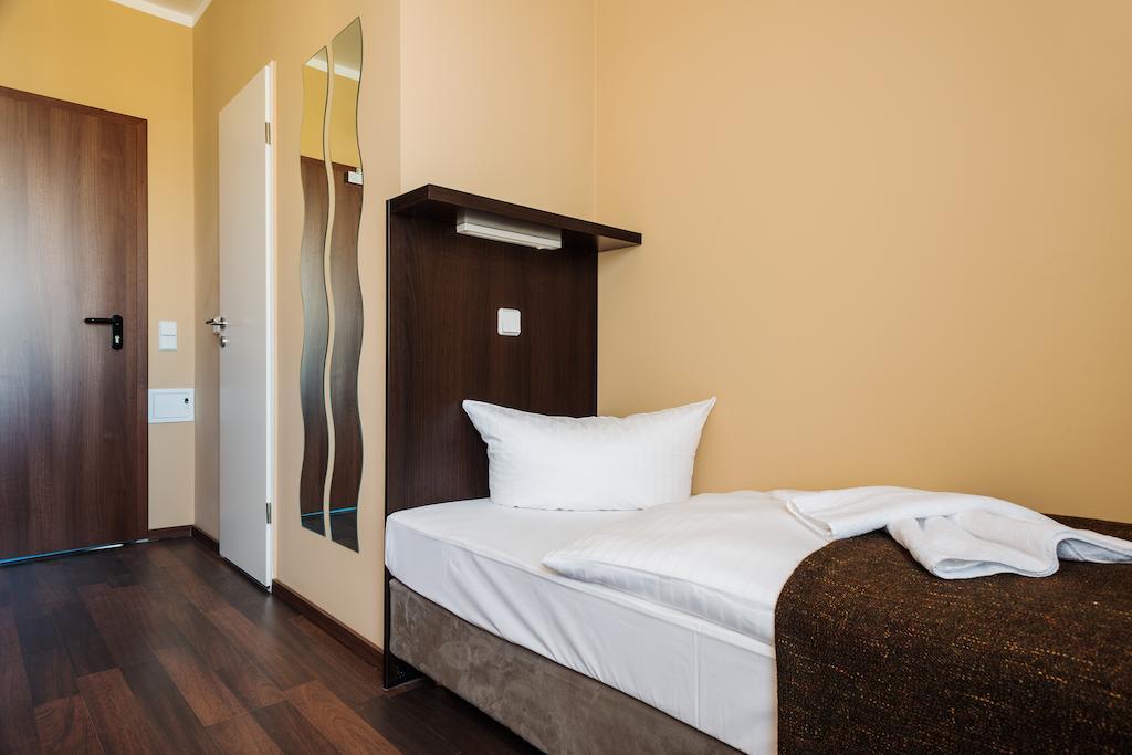 Apple City Hotel Berlin Room photo